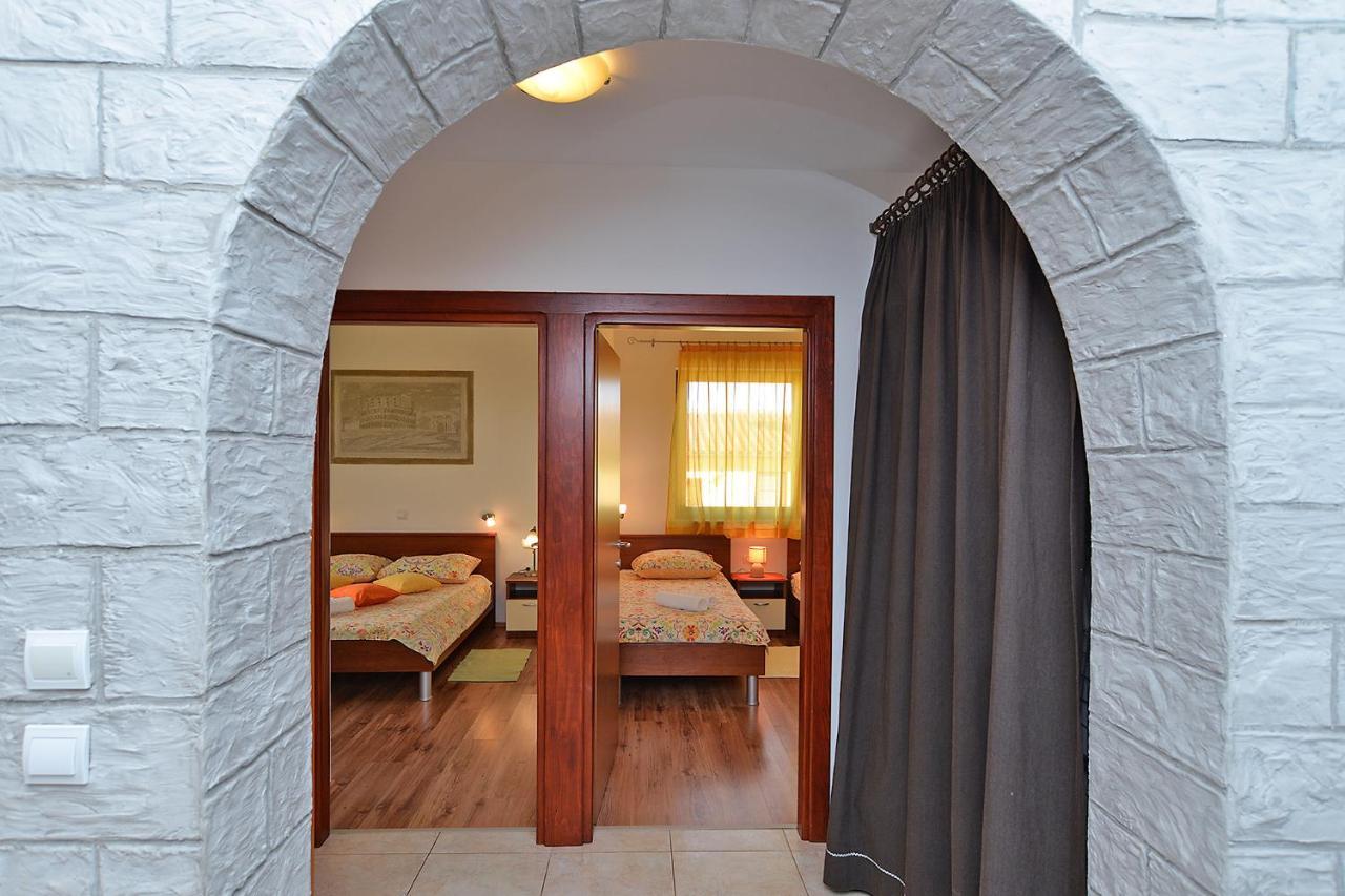 Apartment Jadranko 1761 Peroj Exteriér fotografie